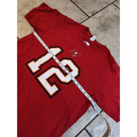 Tampa Bay Buccaneers Shirt Men's Large Red #12 Tom Brady NFL Team Apparel Adult - Picture 2 of 13